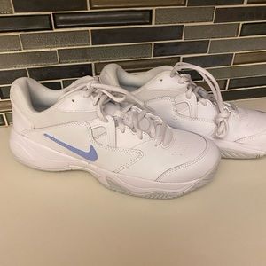 Brand new Nike women’s sneakers size 10